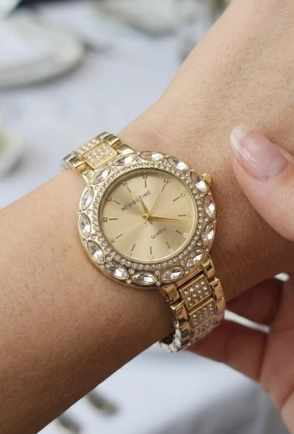 NEWS TIME Luxury Ladies Watch