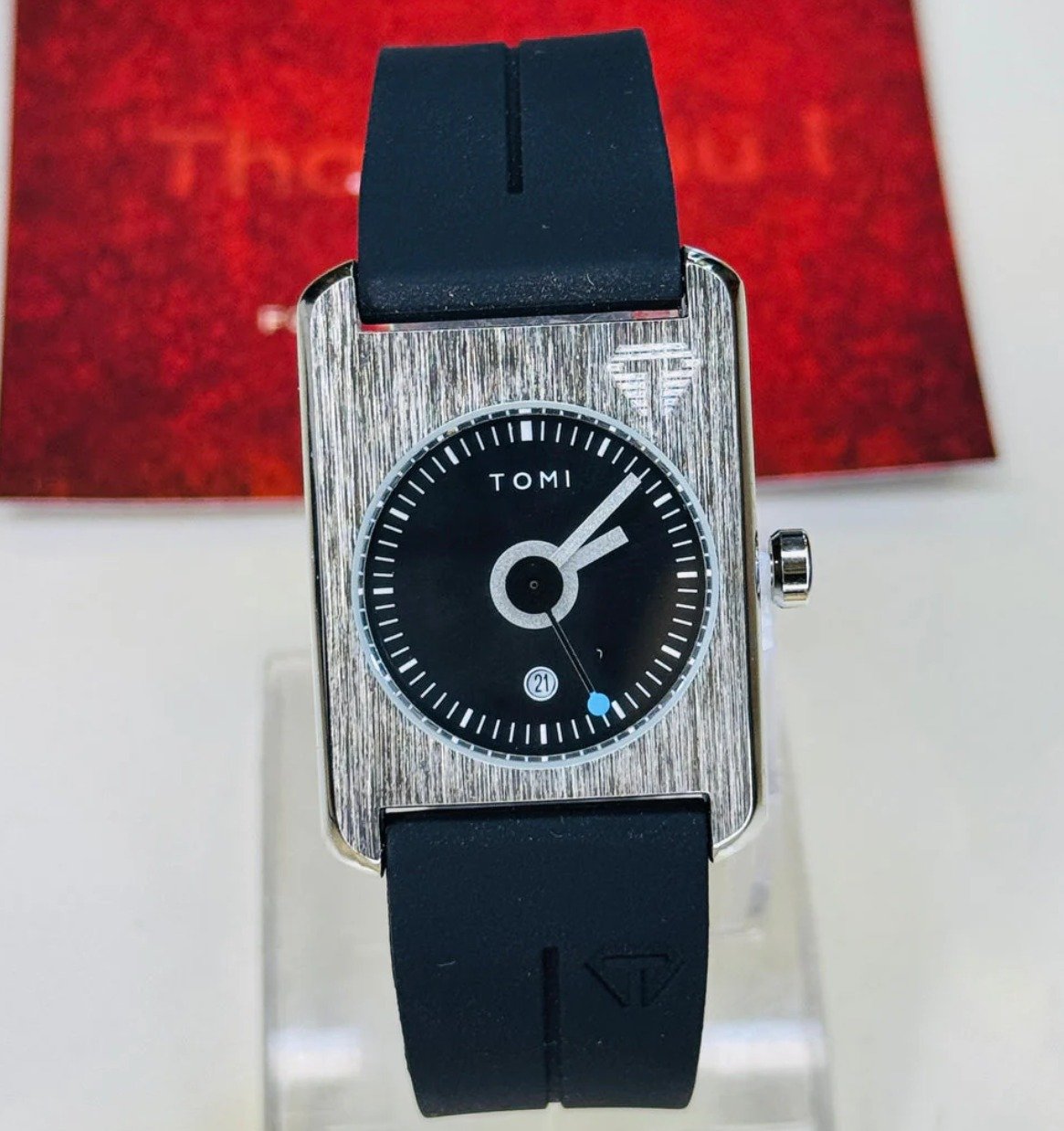 TOMI T-022 Magnet Lock Silicone Straps Luxury Tomi Tank Watch