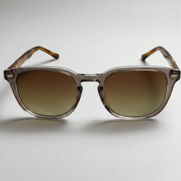 Sunglasses with Iconic Metal Plaque