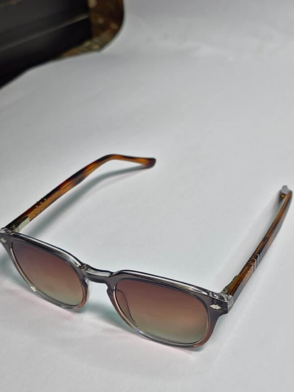 Sunglasses with Iconic Metal Plaque