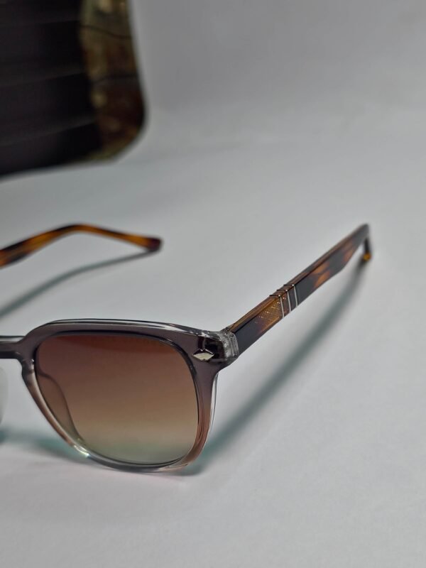 Sunglasses with Iconic Metal Plaque